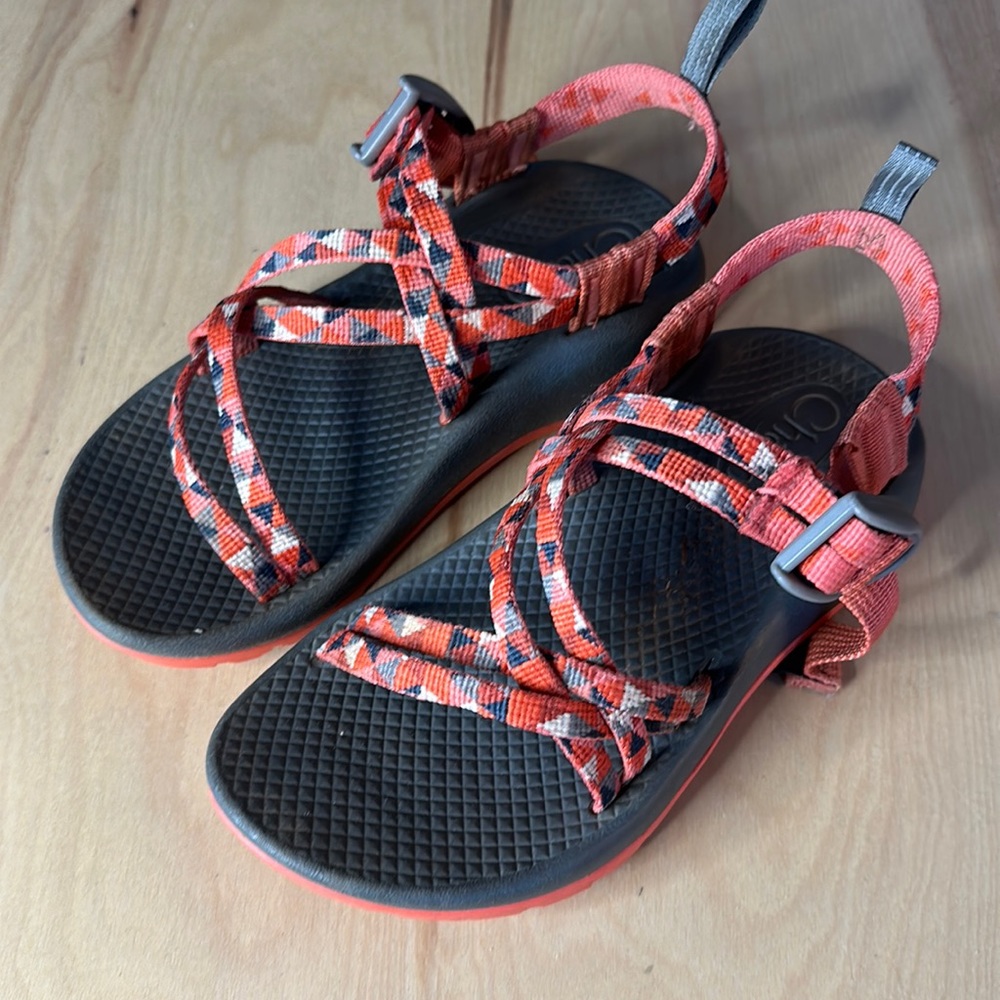 Kids size 1 chacos